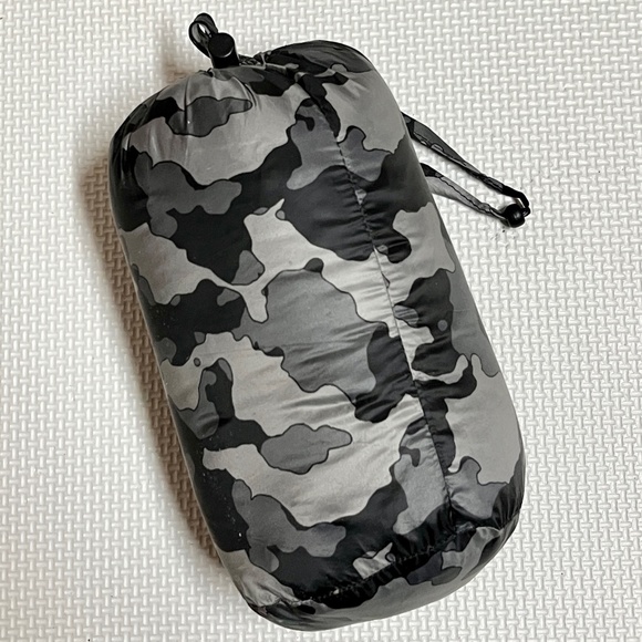 Packable kid’s down jacket - Picture 1 of 6